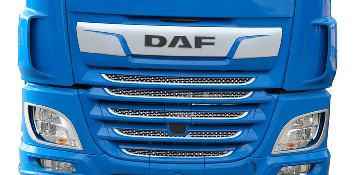 DAF Schriftzug auf isoliertem freigestellter DAF Lastwagen LKW, Frontansicht im PNG Format, Urdorf 18 April 2026