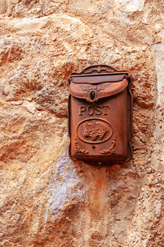nostalgischer Briefkasten, Mediterrane Architektur und Hausfassaden in Valdemossa, Mallorca, Balearen, Spanien