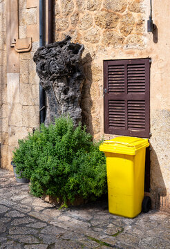 Mediterrane Architektur und Hausfassaden in Valdemossa, Mallorca, Balearen, Spanien