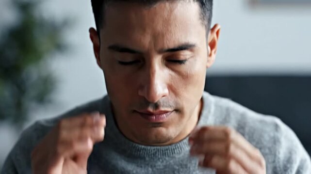 Young professional man suffering from headache and stress due to digital demands and work pressure. Concept of burnout, mental health, anxiety, and the need for well-being in modern corporate life.
