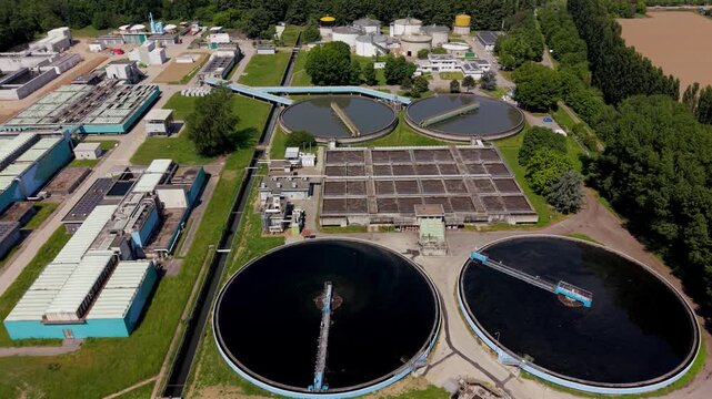 A wastewater plant in Northern Italy supplying heat energy to residential buildings and a shopping center.