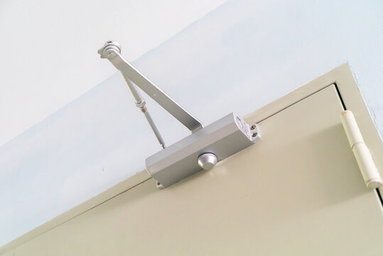 Door Closer Mechanism on Interior Door