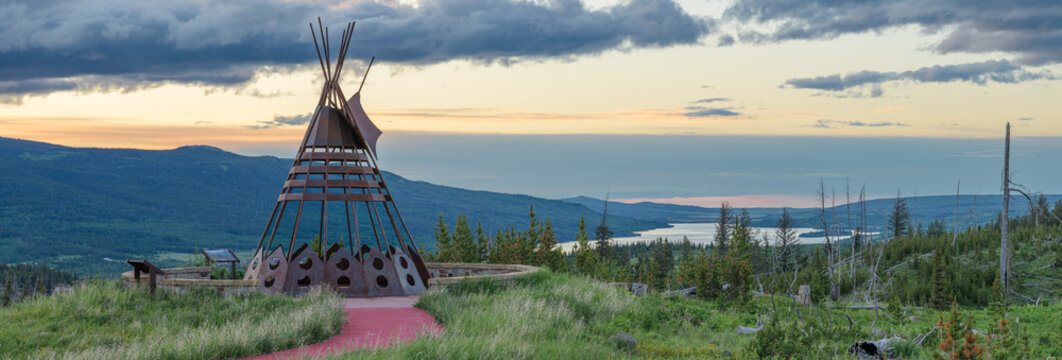 Tipi Monument Panorama