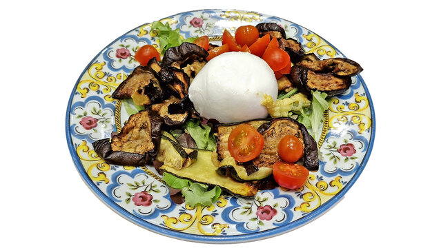 Specialit&agrave; Mediterranea, Burrata e Verdure Grigliate, Sfondo Isolato per Graphic Design 22t