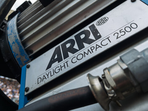ARRI Daylight Compact 2500: A Look at Professional Lighting Equipment