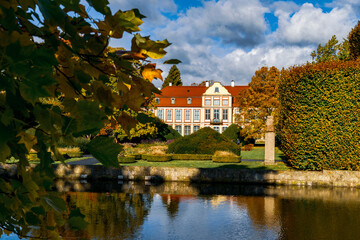 Obraz premium Lawns and architecture in autumn Oliwa Park in Gdansk