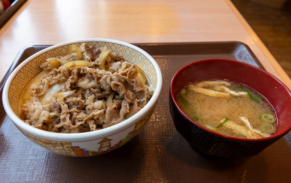牛丼とみそ汁（すき家）