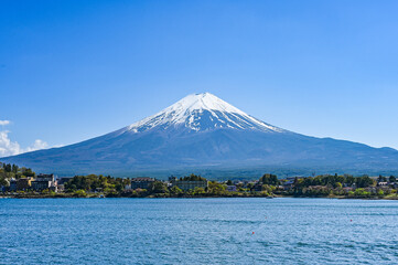 Naklejka premium 山梨県精進湖と富士山 
