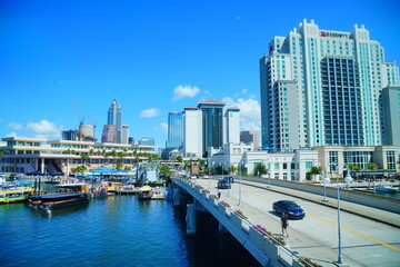 Obraz premium Tampa, FL, USA - 04 19 2026: Tampa downtown and Davis island landscape and convention center 