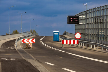 Construction of a new bridge in Częstochowa, the Jacek Magiera Viaduct, an asphalt road over the railway tracks, a road investment to improve urban traffic, an empty road in the city center, acceptanc © dominikspalek.pl