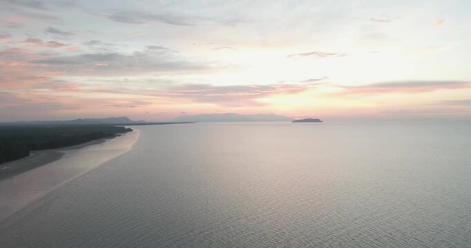 Commonly known as the "Golden Beach," Trombol Beach is a vast, scenic stretch of coastline located about 25&ndash;30 km (a 45&ndash;minute drive) from Kuching. It has gained significant popularity recently.