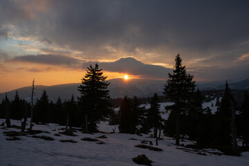 horyzont, barwa, sundown, niebo, słońce, chmura, natura, zachód słońca, góry, krajobraz, wschody, dzisiejszy wieczór, piękne, brzask, poranek, blękit, cloudscape, panoramiczne, drzew, iskra, wieczorny © Adrian Jaśpiński