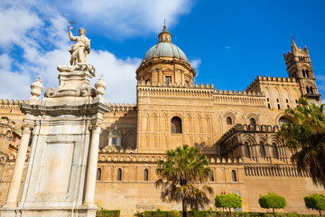 Fototapeta premium Palermo Cathedral or Duomo facade exterior view, Sicily