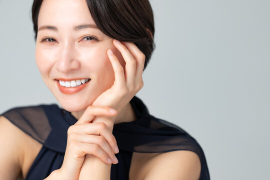 女性