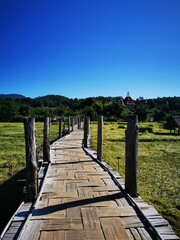 Obraz premium Su Tong Pae bamboo bridge crossing golden rice fields in Mae Hong Son, Thailand.