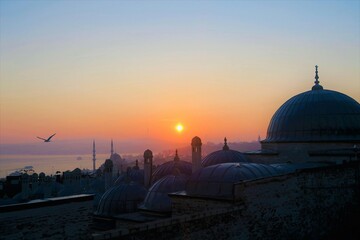 Obraz premium Sunset Serenity Over Istanbul’s Historic Domes