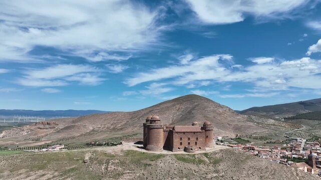 Vista a&eacute;rea del bonito castillo de la calahorra en el marquesado de Zenete, Andaluc&iacute;a
