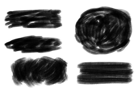 Conjunto de pinceladas de pintura negra y trazos de carboncillo aislados sobre fondo transparente, elementos de dise&ntilde;o art&iacute;stico tipo grunge