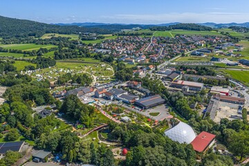 Fototapeta premium Sommerlicher Blick auf Furth im Wald in der östlichen Oberpfalz im Naturpark Oberer Bayerischer Wald