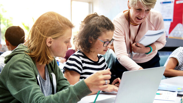 Collaborative classroom learning environment photo
