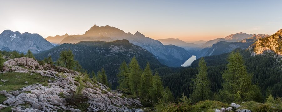 Panorama, view over the K&ouml;nigssee from the Feldkogel, on the left Watzmann S&uuml;dspitze and Watzmann-Kinder, on the right Funtenseetauern, sunset, Berchtesgaden National Park, Berchtesgadener Land, Upper Bavaria, Bavaria, Germany