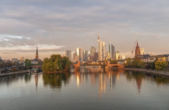 Skyline, skyscrapers in the banking district in the morning light, Old Bridge over the Main, sunrise, autumn, Frankfurt am Main, Hesse, Germany
