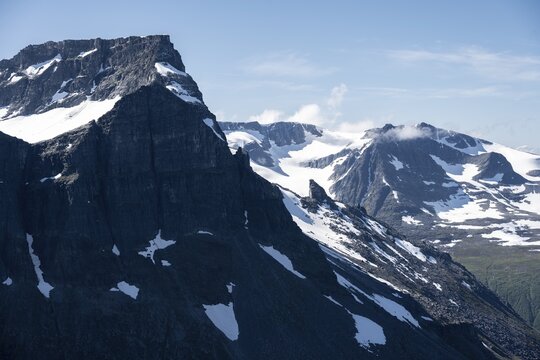 Snow covered mountain slope of Skarfjell mountain and Hesten, Innerdalen, Trollheimen Mountain Area, Sunndal, M&oslash;re og Romsdal, Vestlandet, Norway