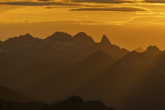 Allg&auml;u Alps in the golden light, Gramais, Lechtal, Au&szlig;erfern, Tyrol, Austria
