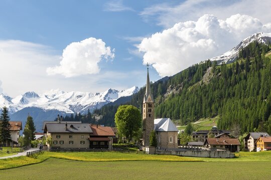 Village view of Berg&uuml;n, Berg&uuml;n Reformed Church, Albula Pass Road, Canton Graub&uuml;nden, Switzerland