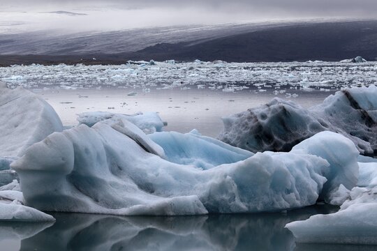Ice, icebergs, J&ouml;kuls&aacute;rl&oacute;n glacial lake, lagoon, Iceland