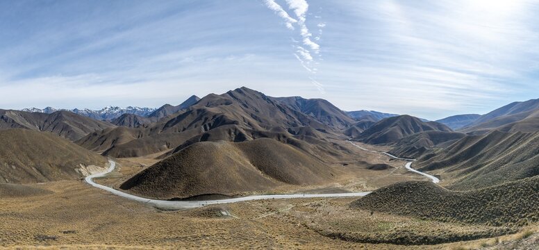 Barren mountain landscape with pass road, Lindis Pass, Southern Alps, Otago, South Island, New Zealand