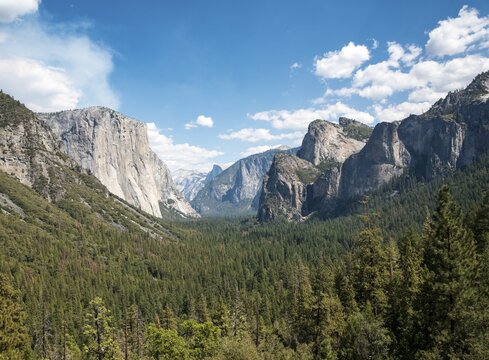 Tunnel View, view of Yosemite Valley, El Capitan, Yosemite National Park, California, USA