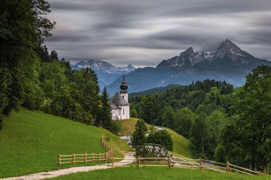 Chapel Maria Gern with Watzmann Mountains in the background, Berchtesgaden, Upper Bavaria, Bavaria, Germany