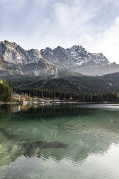 Eibsee lake in front of Zugspitze massif, Zugspitzbahn with Zugspitze, Wetterstein range, near Grainau, Upper Bavaria, Bavaria, Germany
