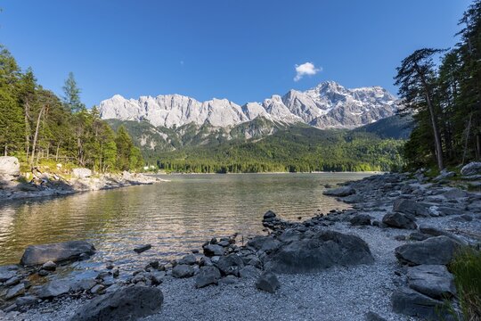 Lake Eibsee lake and Zugspitze, Wetterstein range, near Grainau, Upper Bavaria, Bavaria, Germany