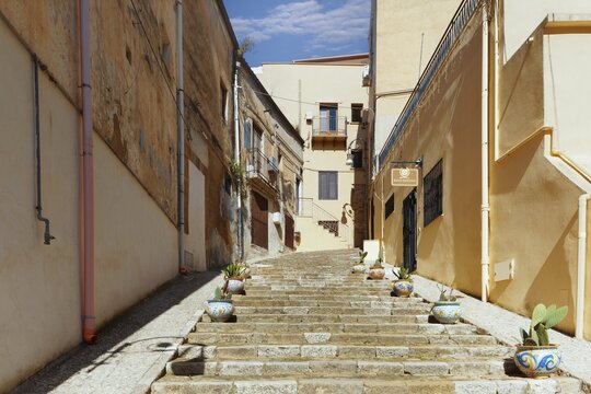 Alley, staircase, picturesque, historical center, Sciacca, port town, thermal spa, old town, Agrigento Free Community Consortium, Sicily region, Italy, Mediterranean