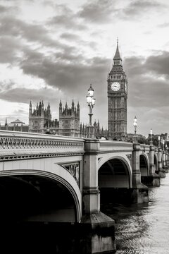 View over the Thames, Westminster Bridge, Palace of Westminster, Houses of Parliament, Big Ben, black and white photo, at dusk, City of Westminster, London, England, Great Britain