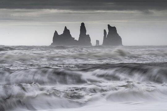 Storm with strong surf, rock needles, Reynisdrangar Skessudrangur, Landdrangur and Langsamur, V&iacute;k &iacute; M&yacute;rdal, Su&eth;urland, Sudurland, South Iceland, Iceland