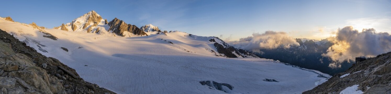 Mountain panorama, Glacier du Tour, glaciers and mountain peaks, high alpine landscape, left Alguille de Chardonnet, right Refuge Albert 1er, Chamonix, Haute-Savoie, France