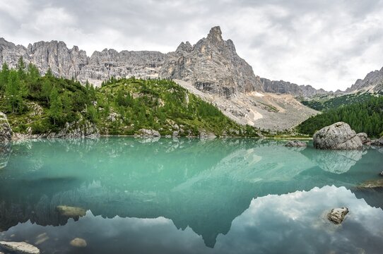 Turquoise green Sorapis lake, Lago di Sorapis with reflection and mountain top Dito di Dio, Dolomites, Belluno, Italy