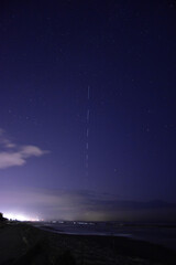 夜空を貫く衛星 © Keita