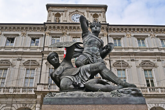 Torino,  il Monumento al Conte Verde situato in Piazza Palazzo di Citt&agrave; , Piemonte , Italia