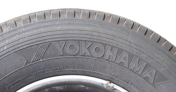 YOKOHAMA LKW Reifen Made in Japan, isolierter Lastwagen Reifen auf Felge im PNG Format, Ebikon 18 April 2026