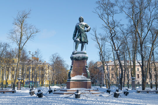 KRONSTADT, RUSSIA - FEBRUARY 23, 2026: Monument to Emperor Peter the Great - founder of Kronstadt on a February afternoon. Petrovsky Park, Kronstadt