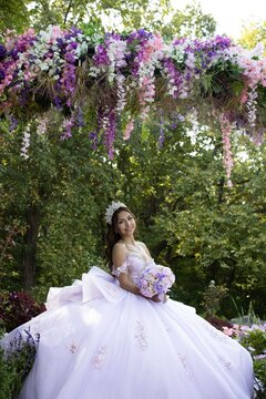 portrait sweet 16 princesse in floral garden