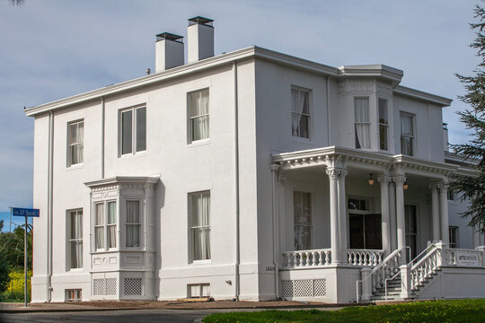 Historic Commandant&rsquo;s Home museum with classical architectural features in Martinez, California