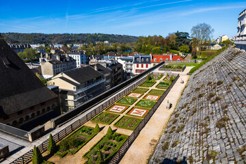Obraz premium Small Renaissance garden at the foot of the Château de Pau