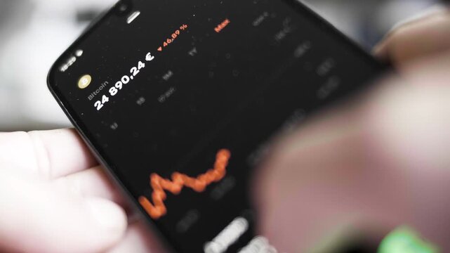Trading, Bitcoin, crypto, monnaie, t&eacute;l&eacute;phone, smartphone, ordinateur portable, portable, forex, actions, contras &agrave; termes, indices obligation, &eacute;conomie, contr&ocirc;ler, technologie, tv, recul&eacute;, main, diver