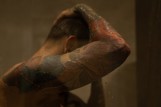 Young tattooed man wellness lifestyle