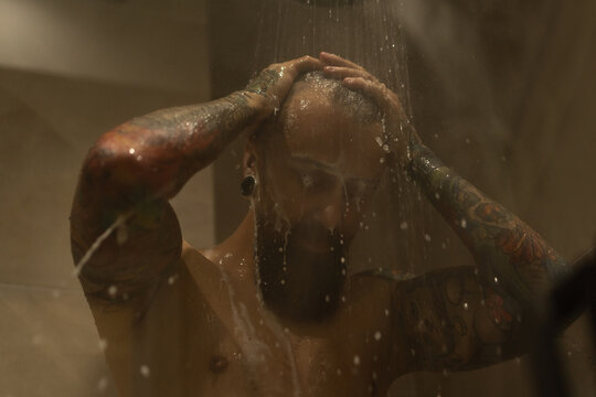 Young tattooed man morning routine